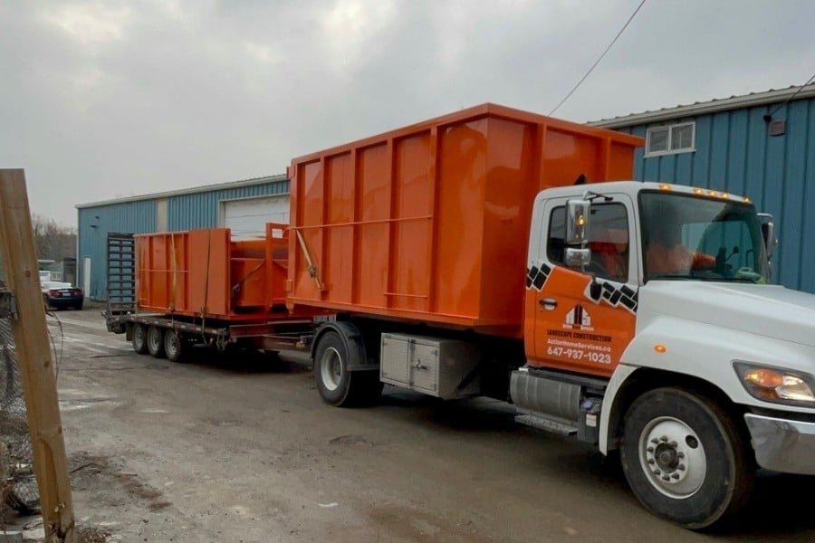 Image depicts the Bins Toronto truck hauling disposal rental bins