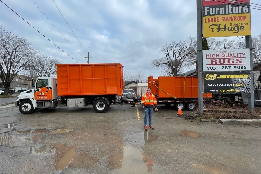 Tri-Axle Dumping Truck Rental north york