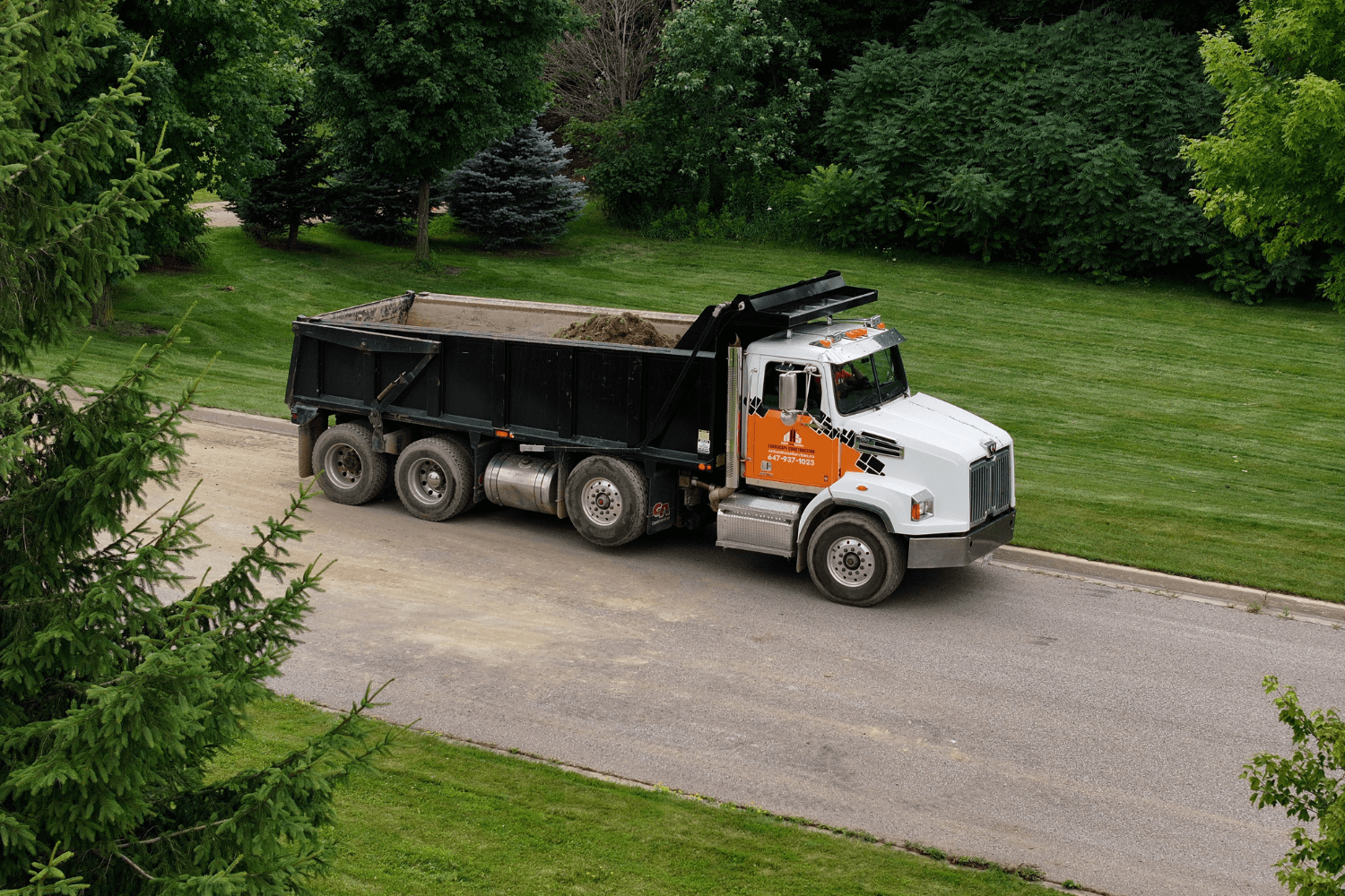 rent tri axle dump truck toronto gta