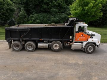 Bins Toronto tri-axle dump truck loaded with soil for contractor disposal in Toronto