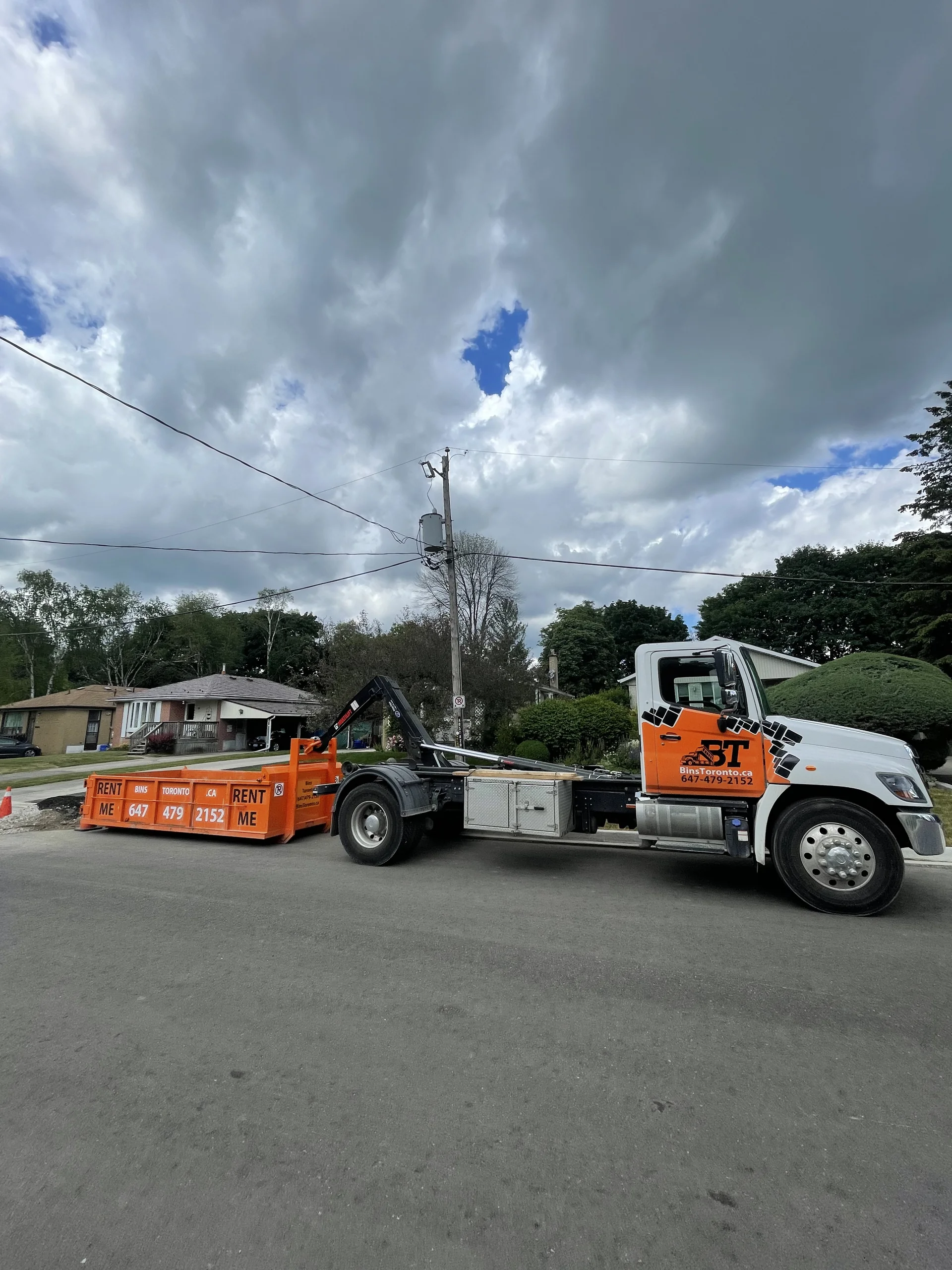 A properly sized roll-off bin simplifies soil logistics on Toronto construction projects.
